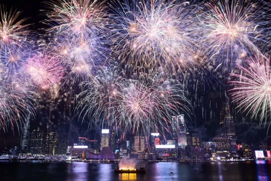 Gold and purple fireworks above Victoria Harbour